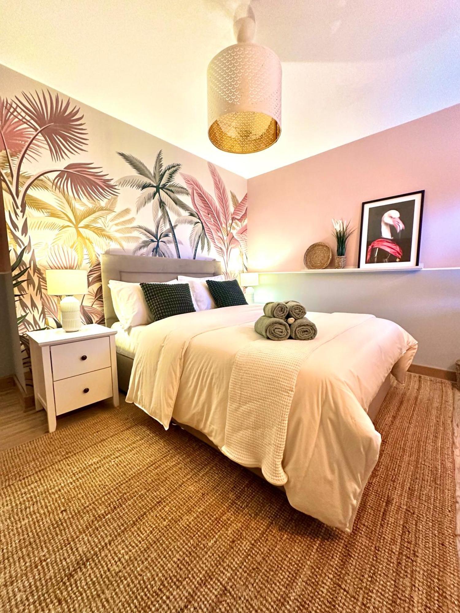 Blush Jungle - Homestay Dublín Exterior foto